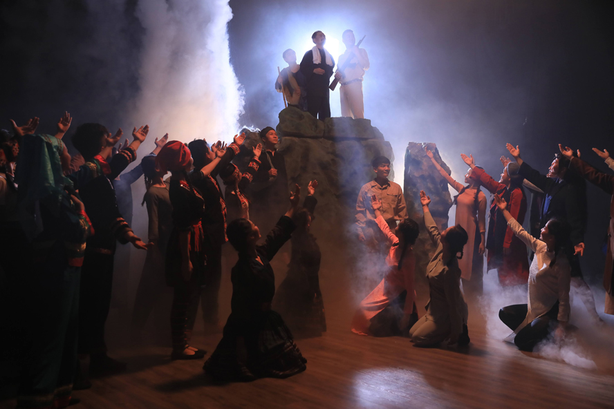 Image of President Ho Chi Minh on opera stage